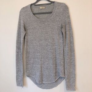 Aritzia Wilfred Free grey long sleeve fitted top. Size S.